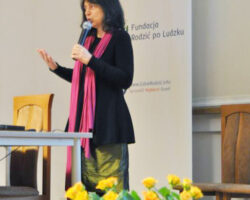 2013 rok konferencja „Być położną dziś i jutro!– jak sprostać wymaganiom współczesności”- o wspieraniu młodych matek mówiła Justyna Dąbrowska.